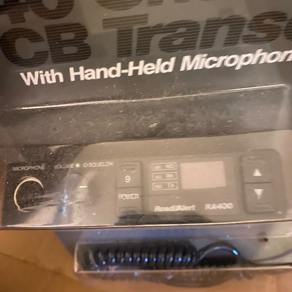 40 Channel CB Radio - Picture 2 of 3